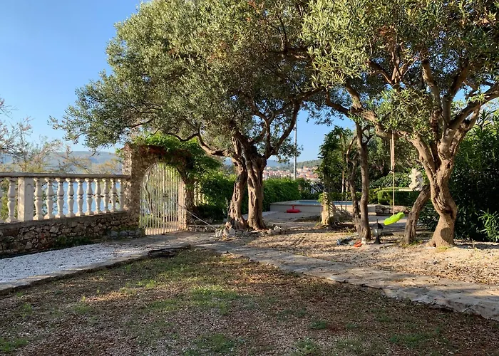 Julia * Трогір