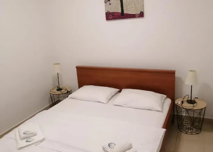 Julia * Трогір